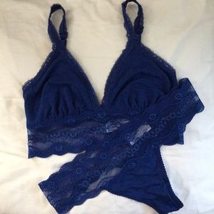 B.Tempt’d by Wacoal Bralette and Tong Set M